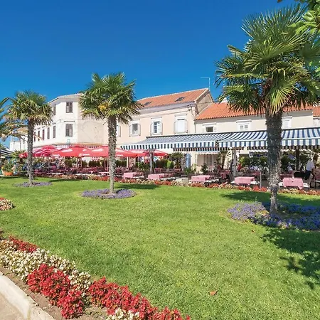 Beautiful Apartment In Pakostane With #022 Pakoštane
